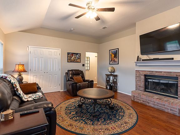 3rd image of 2032 Brownwood Ave