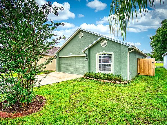 2nd image of 8472 Oak Crossing Dr W