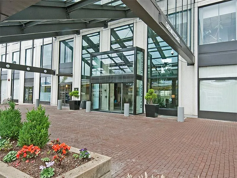 320 Fort Duquesne Blvd APT 10D photo 1