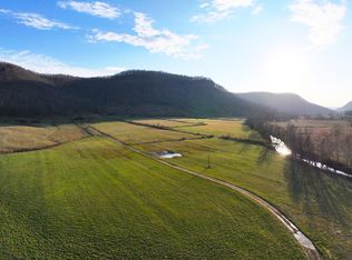 9999 Red Lick Rd, Irvine, KY 40336