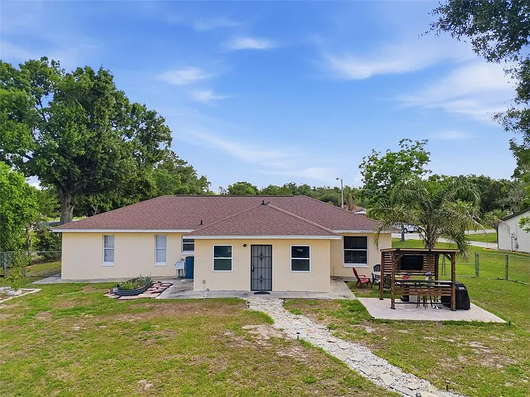 1011 Winifred Way — Photo 42