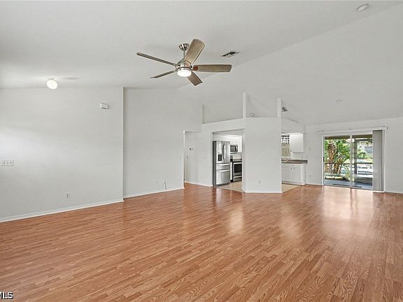 5th image of 225 SW 26th Pl