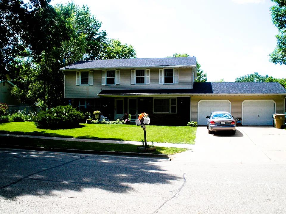 3124 Churchill Dr