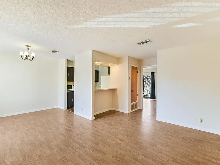 500 E Riverside Dr #216 — Photo 5