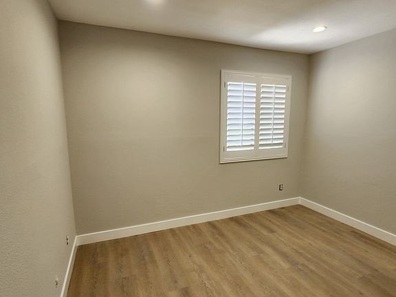 4th image of 25023 Peachland Ave Unit 154