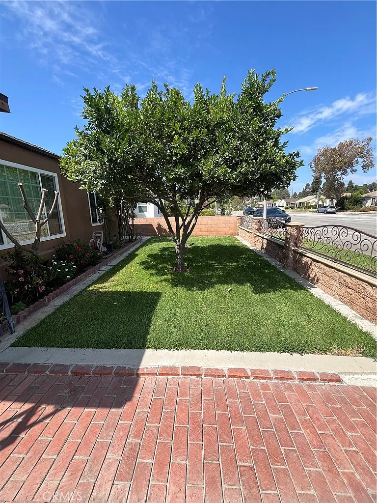 3 bed, 1221 sqft, $3,650 — Photo 4
