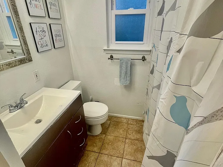 806 Monticello Ct — Photo 4