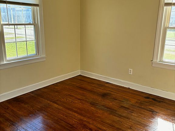 5th image of 114 S Center St