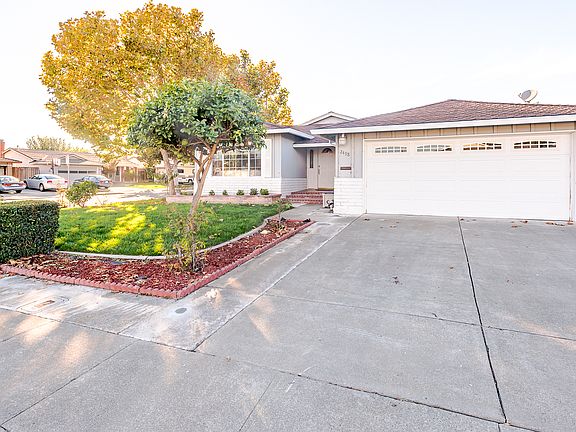 4th image of 2498 Ascot Way
