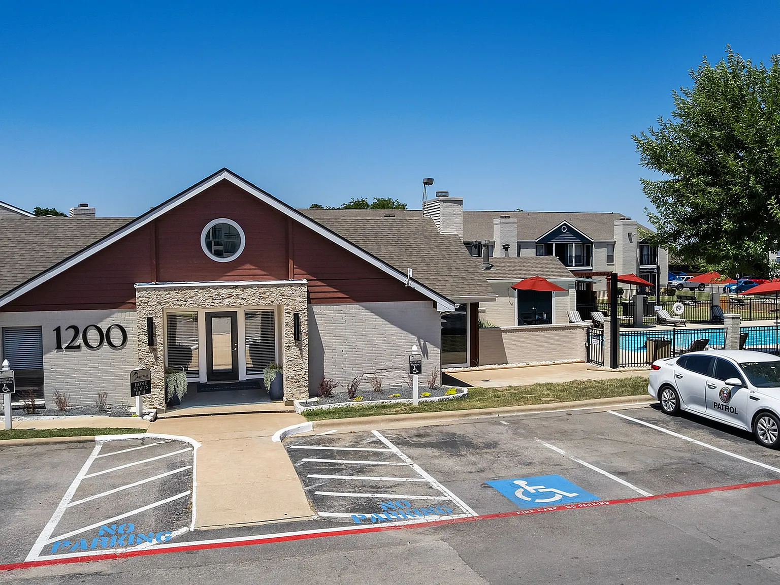 Derby Park Apartments — Photo 1