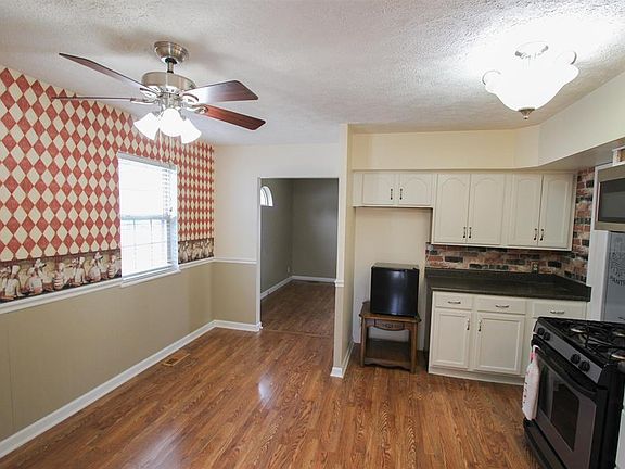 5th image of 3016 Daviess St