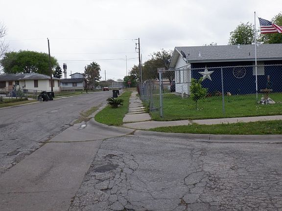 3rd image of 4802 Bluebelle Ln