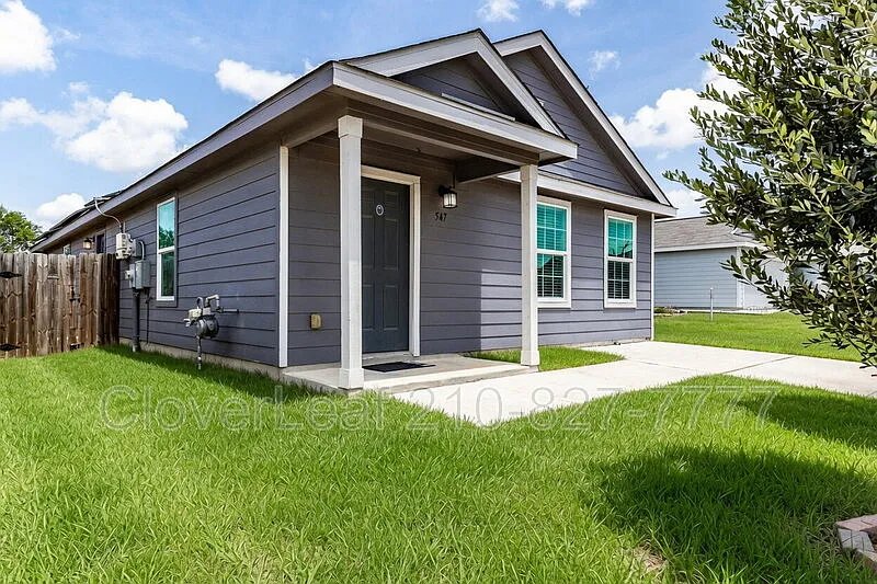 3 bed, 2.0 bath, 1450 sqft, $1,407 — Photo 2
