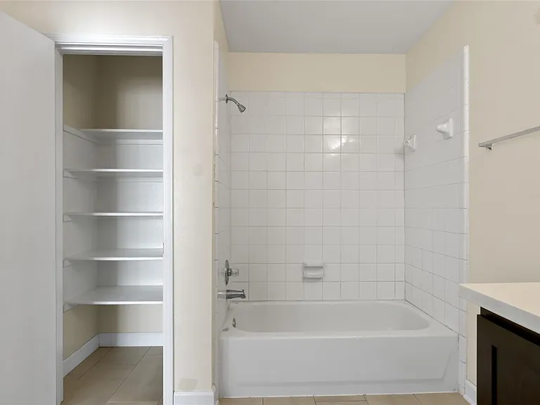 5815 Clerkenwell Dr — Photo 19