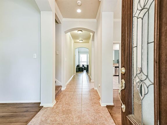 2nd image of 158 N Whistlers Bend Cir