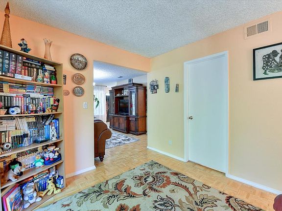 5th image of 2120 Oak Creek Pl