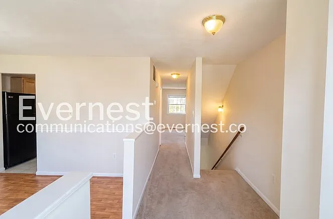 2325 McClellan Ct — Photo 2