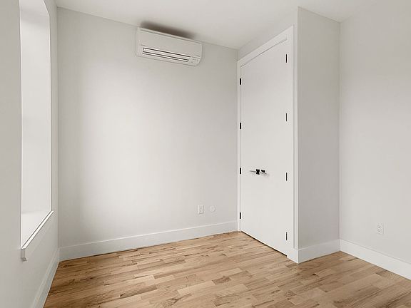 5th image of 483 Willis Ave #5C