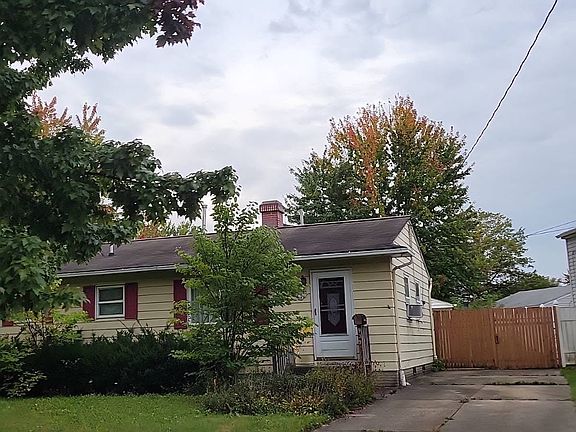 2nd image of 939 Rosewood Dr