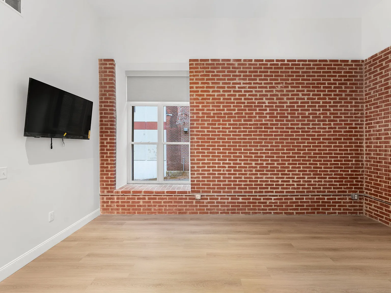 1 bed, 700 sqft, $2,000 — Photo 4