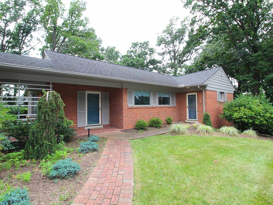 1st image of 802 Oak Hill Dr