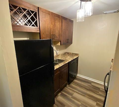 4th image of 2320 S Grand Blvd #202