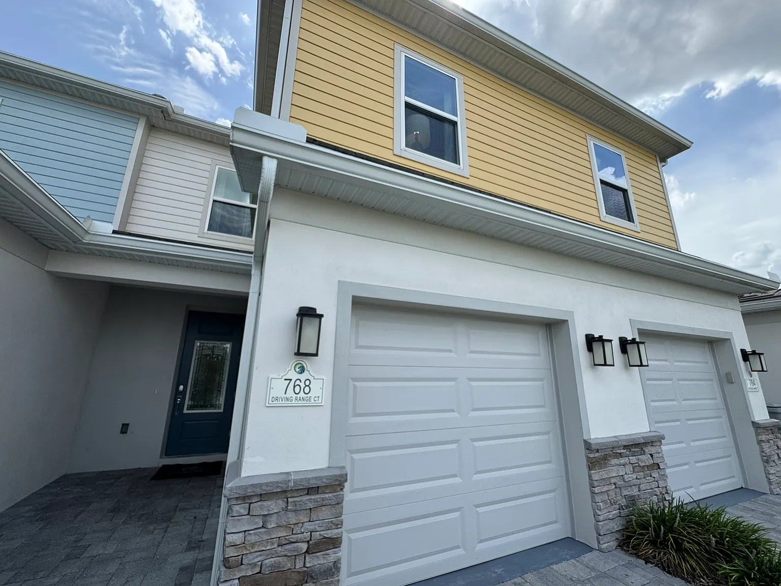 3 bed, 2.5 bath, 1704 sqft, $3,100 — Photo 2