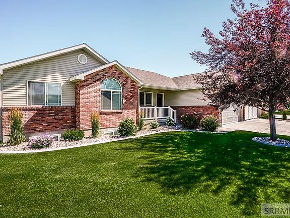 2nd image of 1815 Sunny Pine Way