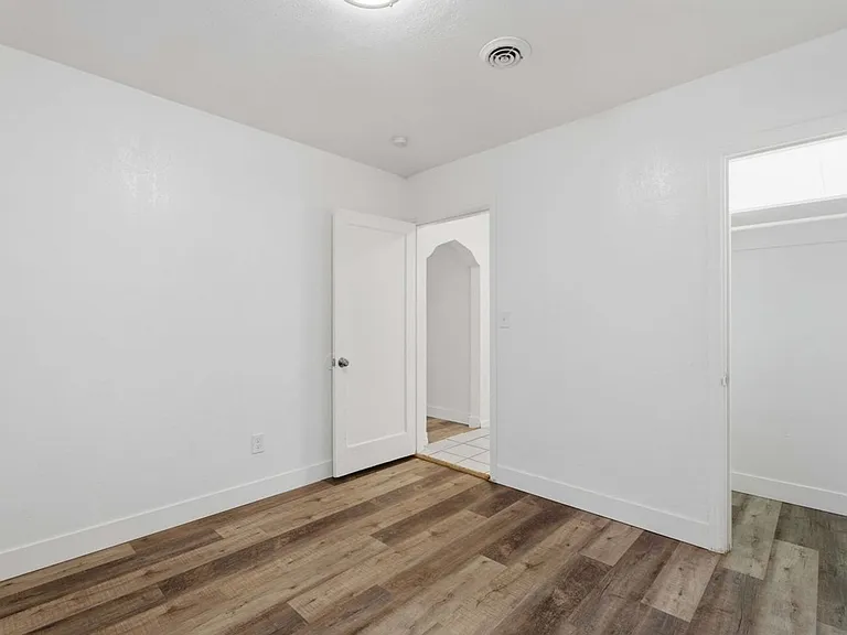 2736 Madison Ave — Photo 20