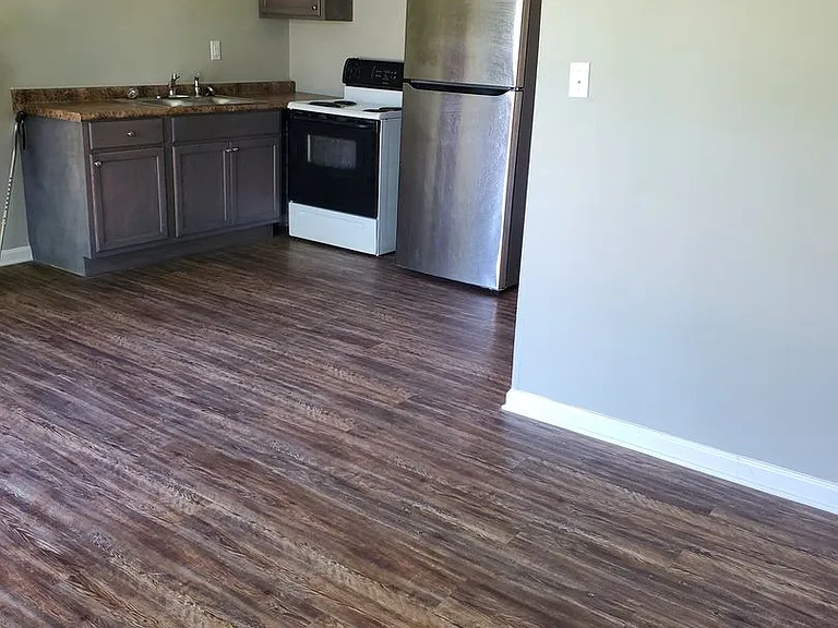 Dixon Manor Apartments — Photo 11
