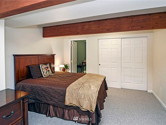 3rd image of 1586 Sharon Lane NW