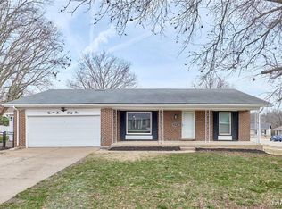 2141 Rountree Dr, Saint Louis, MO 63136