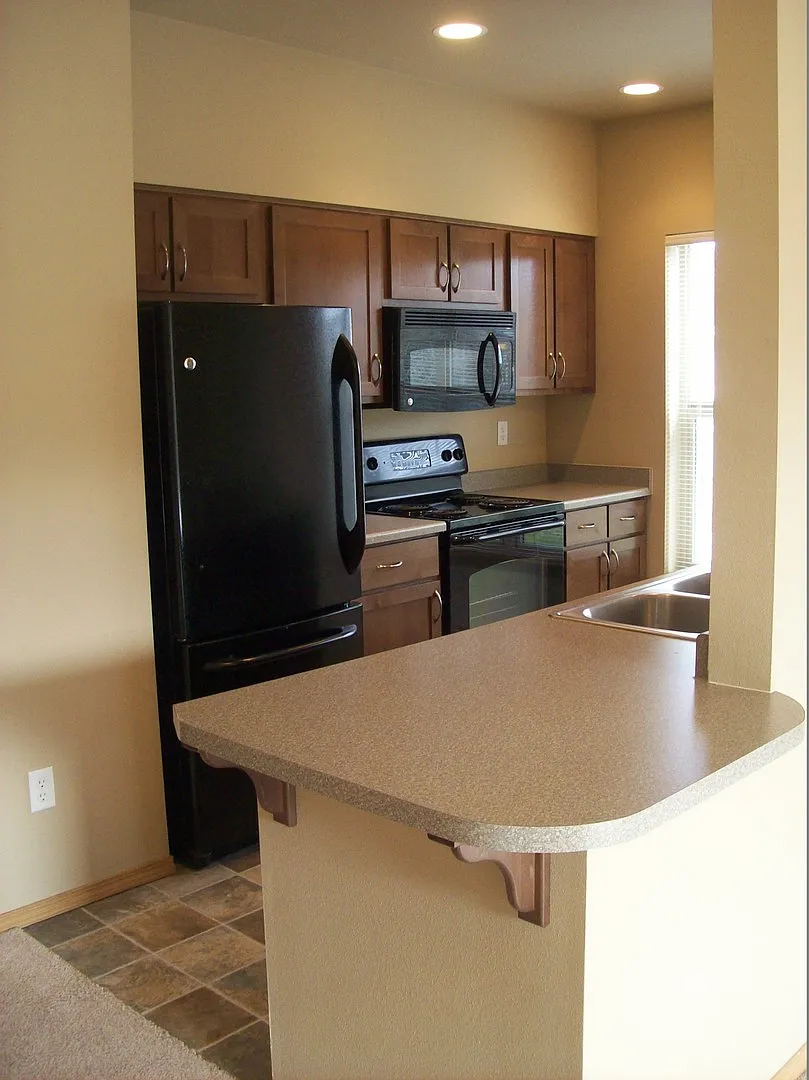Mckenze Square Apartments — Photo 2