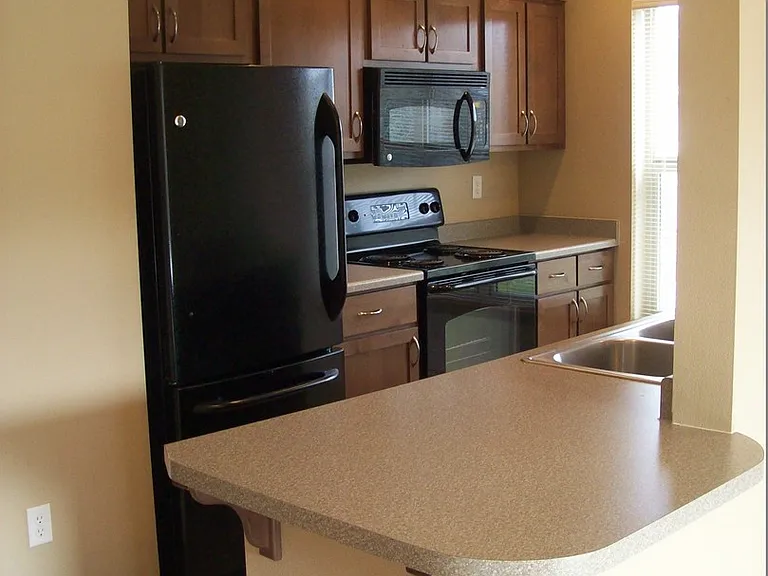 Mckenze Square Apartments — Photo 32