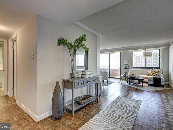 3rd image of 4550 N Park Ave APT 907