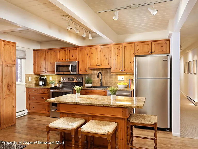 901 E Hyman Ave #1 — Photo 4