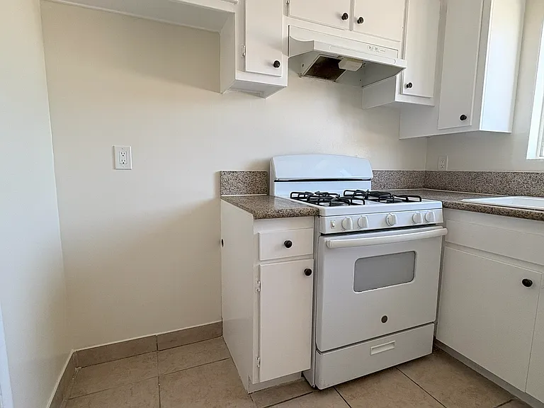 4055 W 129th St #6 — Photo 2