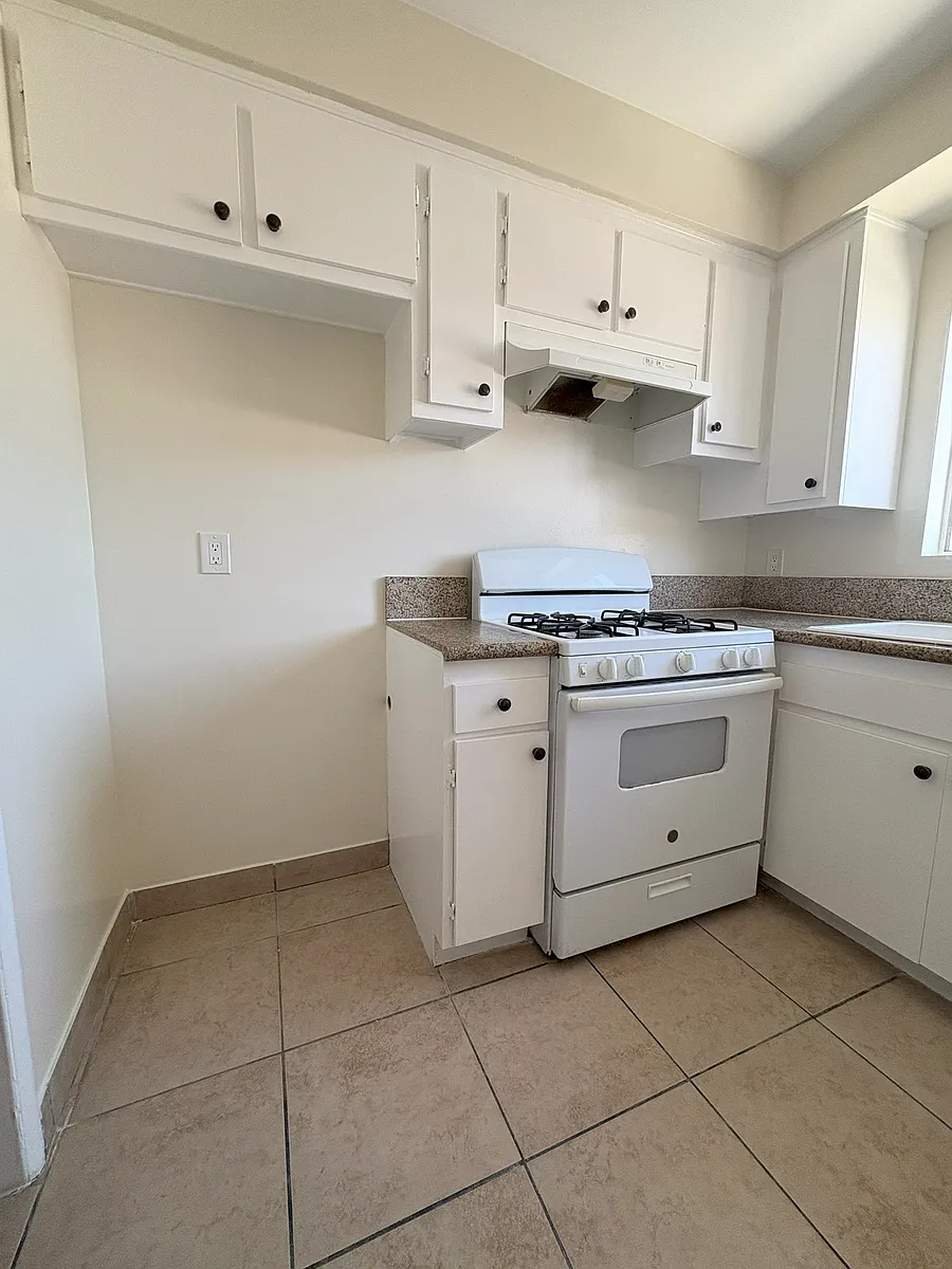 Building Photo - 4055 W 129th St #6