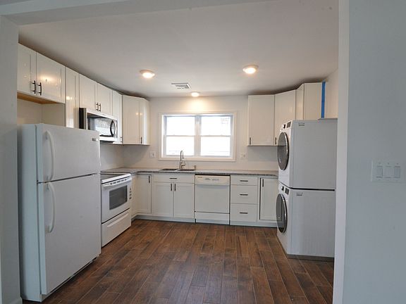 4th image of 14 Newton Ave #1