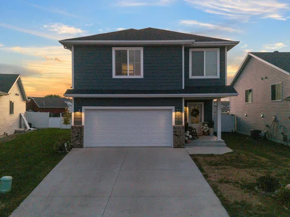 4561 17th St S, Moorhead, MN 56560