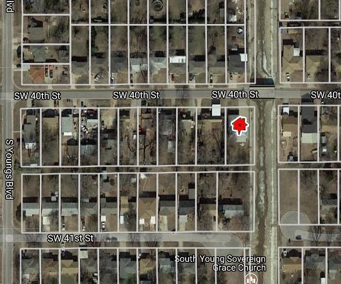 2nd image of 2200 SW 40th St