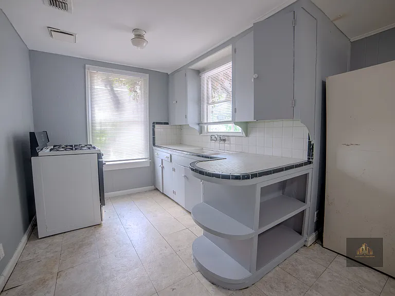 3800 Creswell Ave — Photo 14