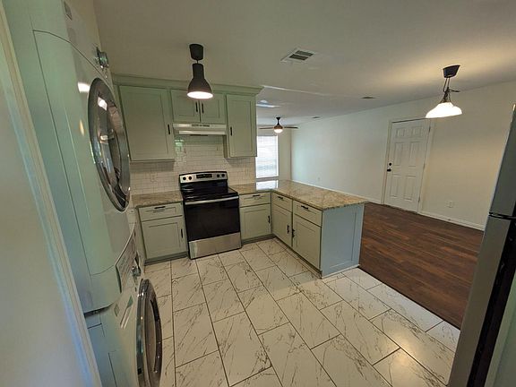 5th image of 401 Red Bud Ln