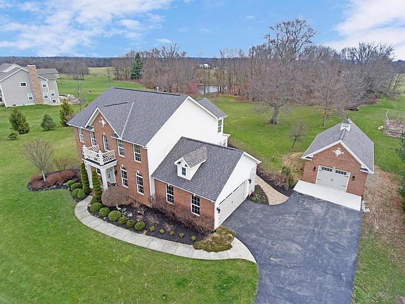 3rd image of 136 Stone Creek Dr
