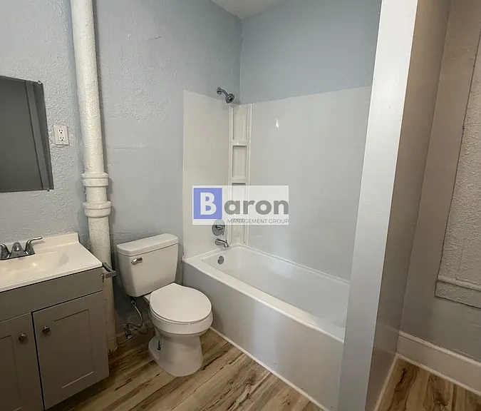 602 E Dayton St #C — Photo 4