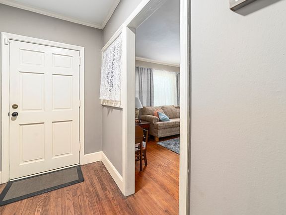 5th image of 337 College St