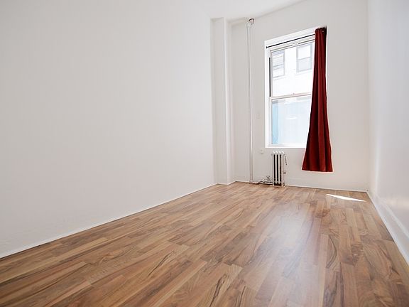 5th image of 91 Elizabeth St APT 4