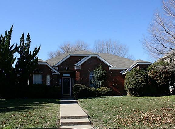 2nd image of 920 Fairlawn St