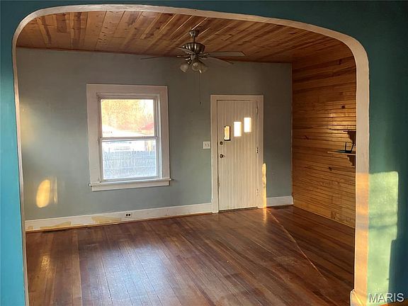 4th image of 129 Oak St