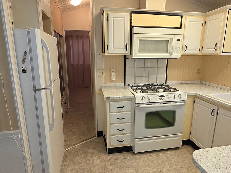 163 Monarch Ln — Photo 6